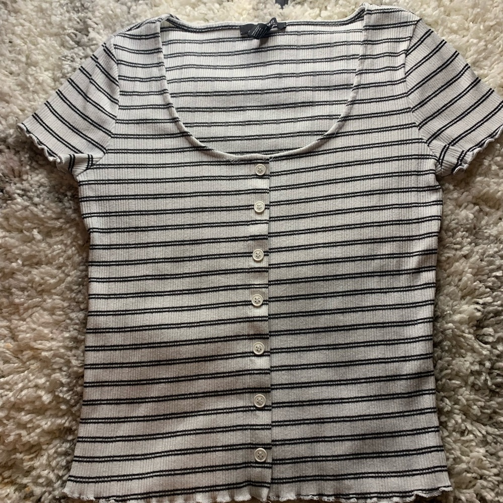 forever 21 cropped tee, black and white striped size small